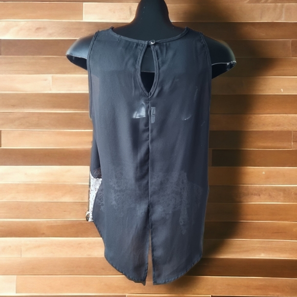 Monteau Sleeveless Embroidered Sleeveless Top - Picture 2 of 7